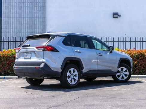 Used 2024 Toyota RAV4 LE AWD/4WD image 18