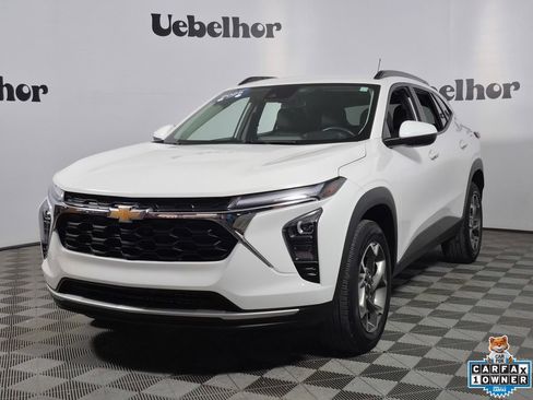 Certified 2025 Chevrolet Trax LT w/ LT Convenience Package FWD image 4