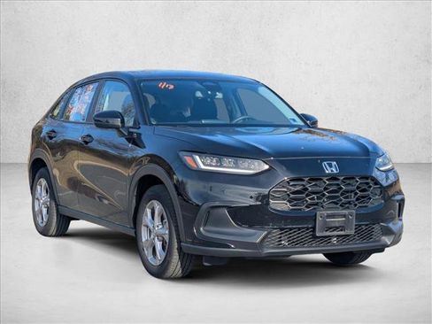 Certified 2025 Honda HR-V LX image 3