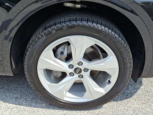 Certified 2025 Audi Q5 2.0T Premium Plus w/ Premium Plus Package AWD/4WD image 8