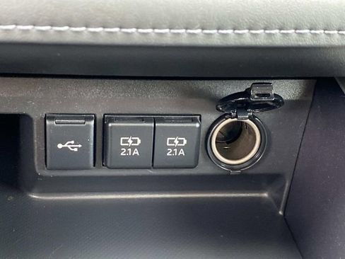 Used 2020 Toyota Highlander XLE image 10