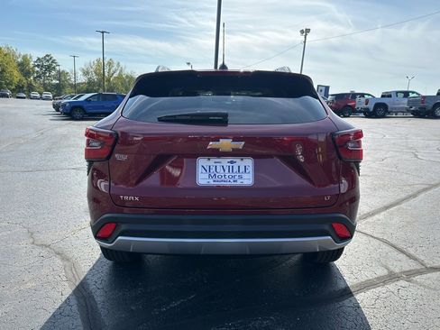 Used 2025 Chevrolet Trax LT w/ Driver Confidence Package image 4