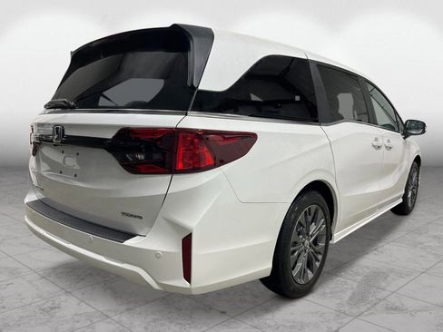 New 2026 Honda Odyssey Touring image 5