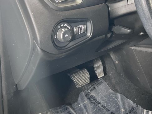 Used 2022 Jeep Renegade Limited w/ Sun, Sound & Wheels Group AWD/4WD image 10