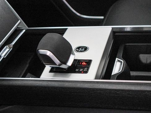 New 2025 Land Rover Range Rover Long Wheelbase SE image 31