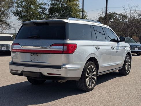 Used 2019 Lincoln Navigator Select w/ Technology Package image 3