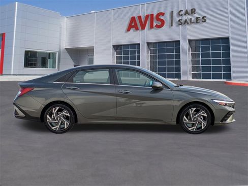 Used 2025 Hyundai Elantra SEL image 5