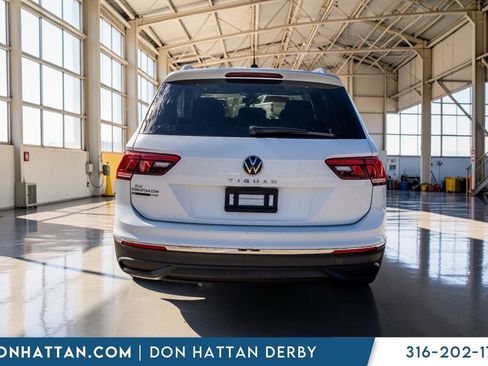 Used 2024 Volkswagen Tiguan SE FWD image 32