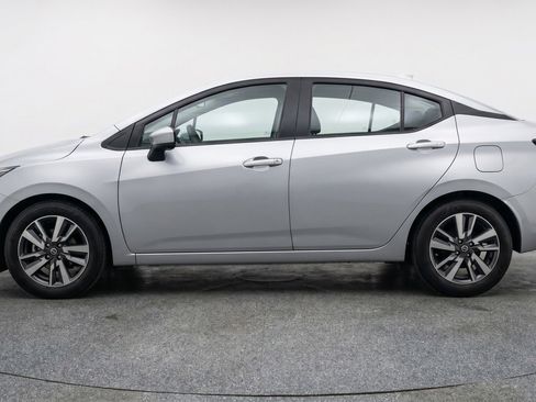 Used 2025 Nissan Versa SV image 5