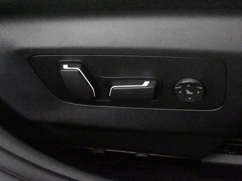 Used 2025 BMW i5 xDrive40 w/ Premium Package image 35