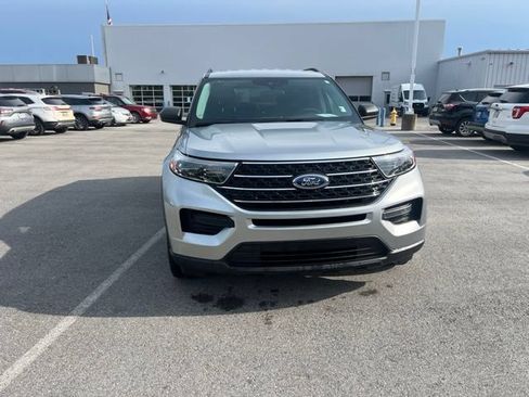 Used 2024 Ford Explorer XLT AWD/4WD image 4