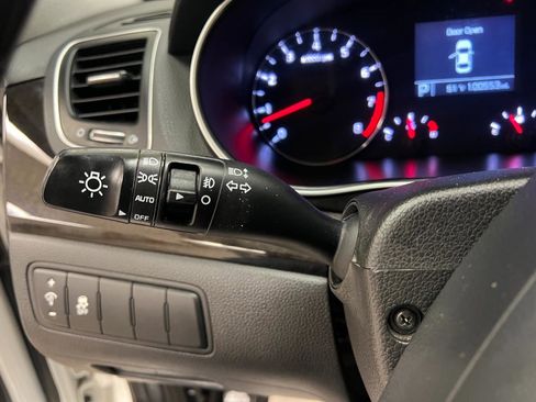 Used 2016 Kia Cadenza Premium image 40