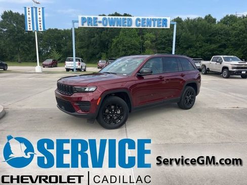 Used 2025 Jeep Grand Cherokee Altitude AWD/4WD image 1