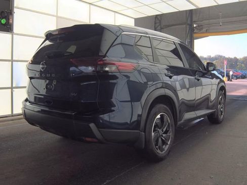 Used 2024 Nissan Rogue SV w/ SV Premium Package FWD image 5
