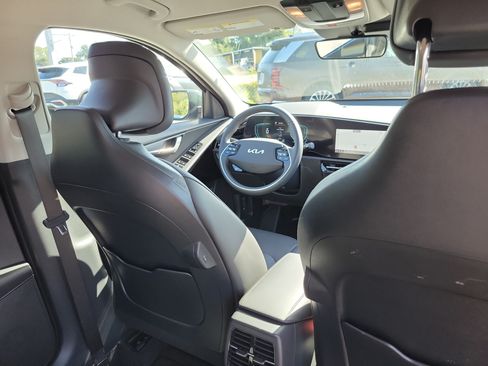 Certified 2025 Kia Niro EX FWD image 13