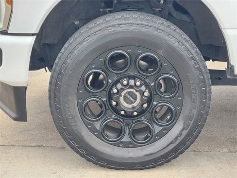 Used 2023 Ford F250 Lariat w/ Black Appearance Package image 8