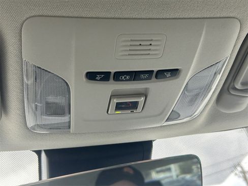 Used 2022 Toyota Corolla LE image 18