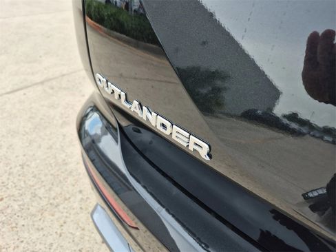 New 2025 Mitsubishi Outlander SEL image 32