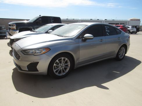 Used 2020 Ford Fusion SE FWD image 1