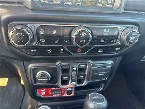 Used 2022 Jeep Gladiator Mojave w/ Cold Weather Group image 15