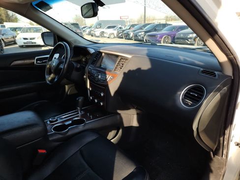Used 2019 Nissan Pathfinder Platinum image 17