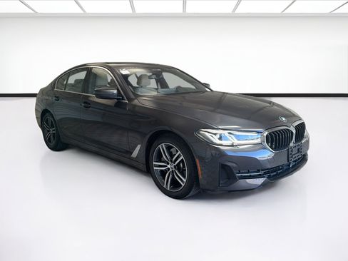 Used 2021 BMW 530i w/ Premium Package RWD image 3