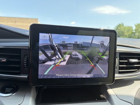 Used 2023 Ford Explorer XLT w/ Equipment Group 202A AWD/4WD image 19