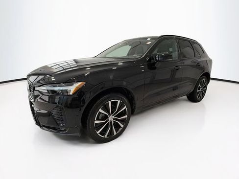 Used 2024 Volvo XC60 B5 Plus w/ Protection Package Premier AWD/4WD image 3