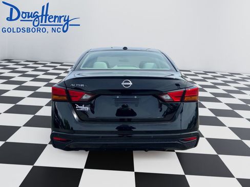 Used 2025 Nissan Altima 2.5 SV image 4