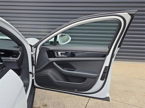 Used 2022 Porsche Panamera 4 image 20