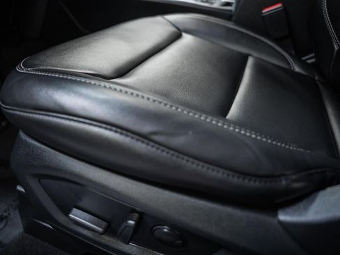 Used 2022 Ford Explorer XLT w/ Equipment Group 202A image 44