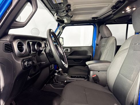 Used 2022 Jeep Gladiator Overland w/ Cold Weather Group AWD/4WD image 16