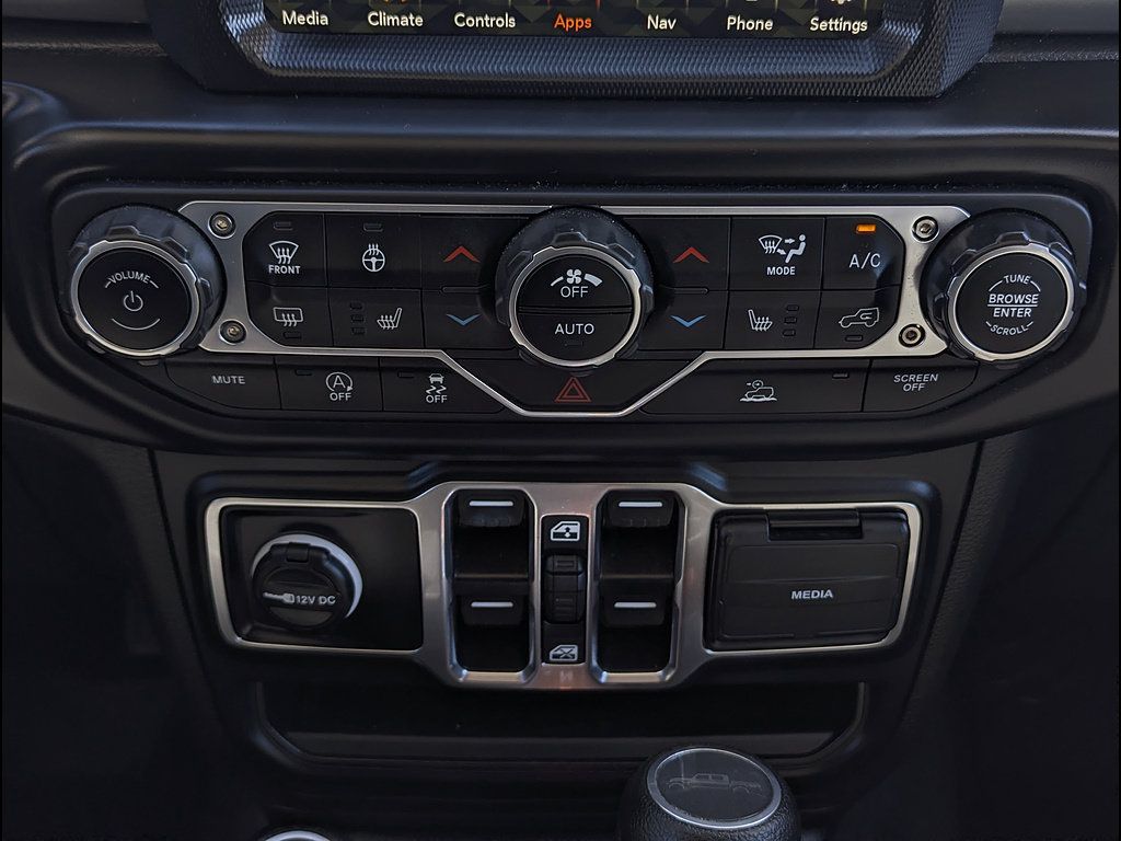 Used 2023 Jeep Gladiator Overland w/ Cold Weather Group AWD/4WD image 27