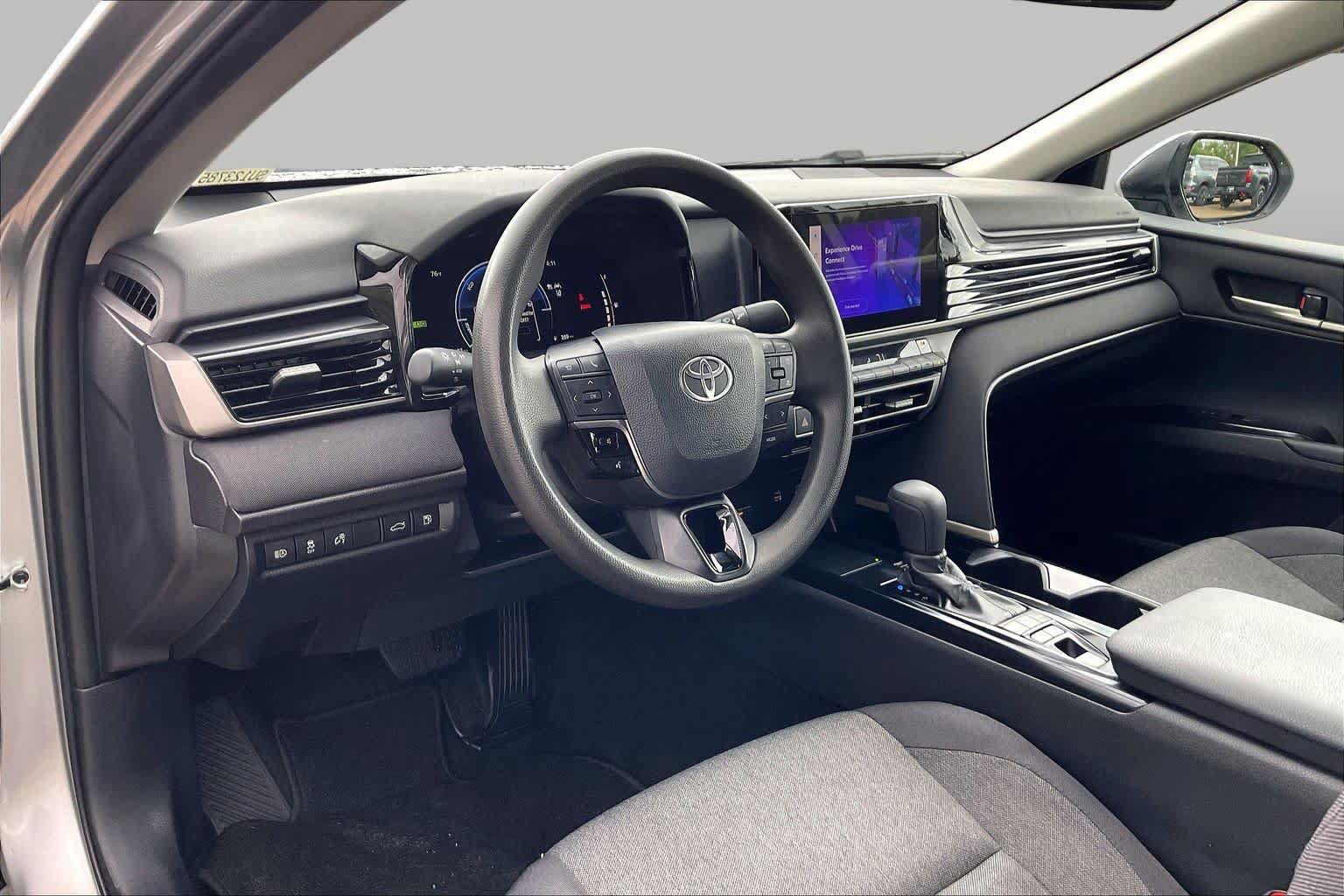 Used 2025 Toyota Camry LE FWD image 17