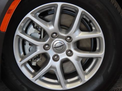 Used 2022 Chrysler Pacifica Touring-L FWD image 6