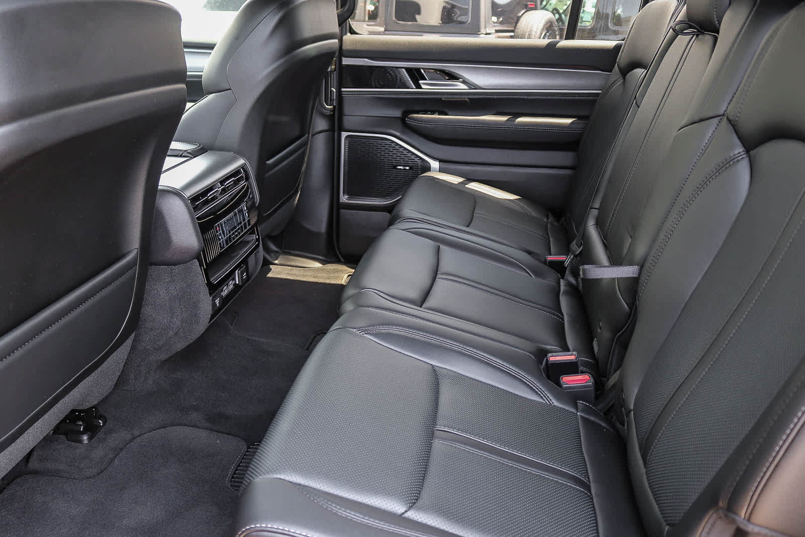New 2026 Jeep Grand Wagoneer L 4WD w/ Premium Group I image 20