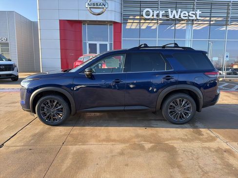 New 2026 Nissan Pathfinder SL w/ SL Premium Package FWD image 2