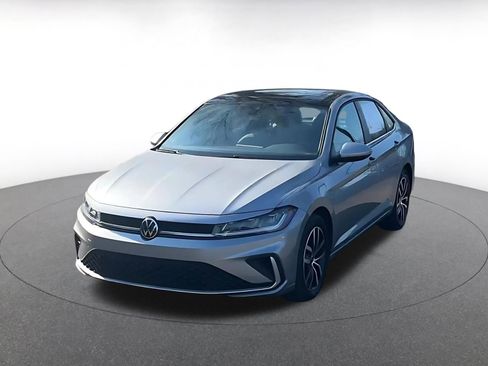 Used 2025 Volkswagen Jetta SE image 8