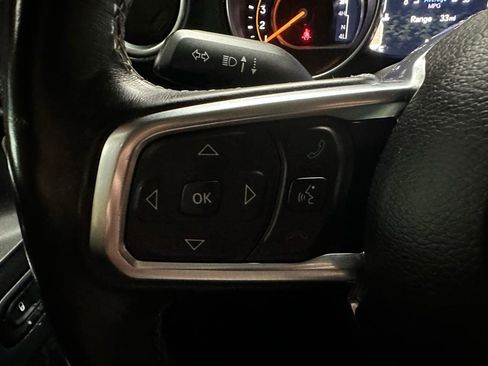 Used 2018 Jeep Wrangler Unlimited Sahara AWD/4WD image 16