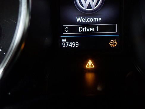 Used 2018 Volkswagen Tiguan S image 24