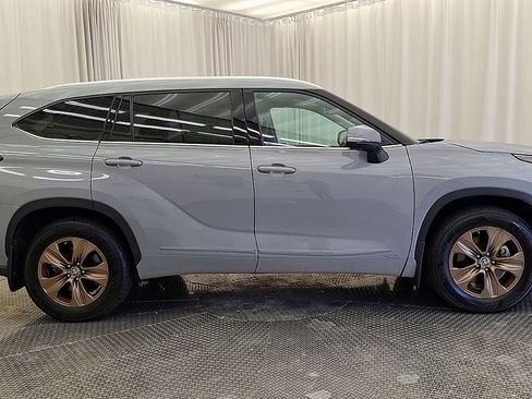 Certified 2022 Toyota Highlander Bronze Edition AWD/4WD image 7