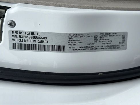 Used 2024 Chrysler Pacifica Limited FWD image 35