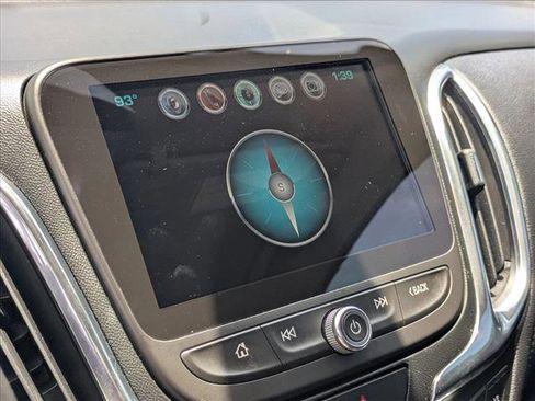 Used 2018 Chevrolet Equinox Premier FWD image 11