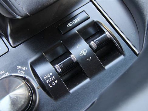 Used 2018 Lexus LX 570 4WD w/ Luxury Package image 43