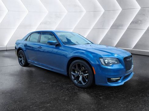 Used 2023 Chrysler 300 Touring L RWD image 7