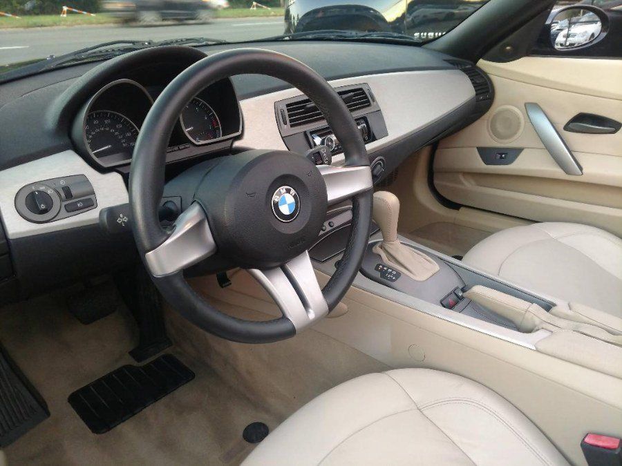 Used 2003 BMW Z4 2.5i RWD image 10