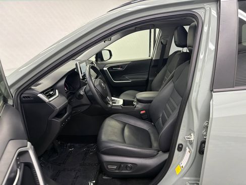 Used 2023 Toyota RAV4 XLE Premium FWD image 9