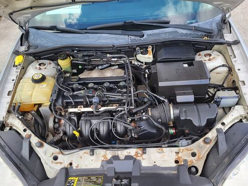 Used 2005 Ford Focus SE image 10