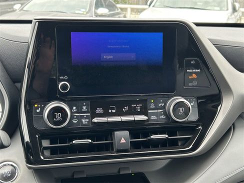 Used 2023 Toyota Highlander XLE image 20