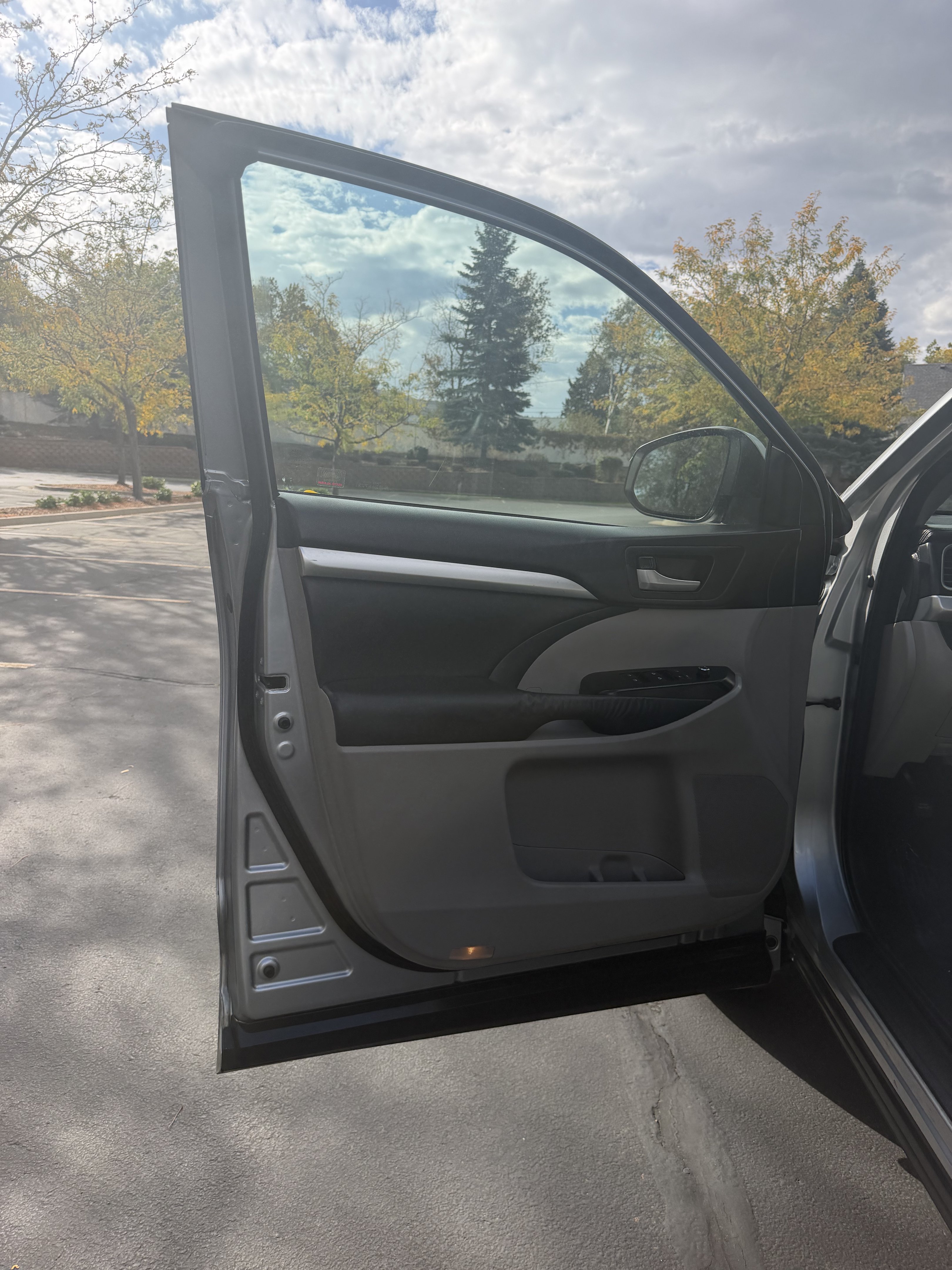 Used 2015 Toyota Highlander XLE AWD/4WD image 17
